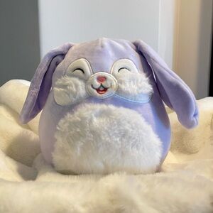 ❤️3/$25 Squishmallows Dmarie the Bunny 7”
Only bum tags